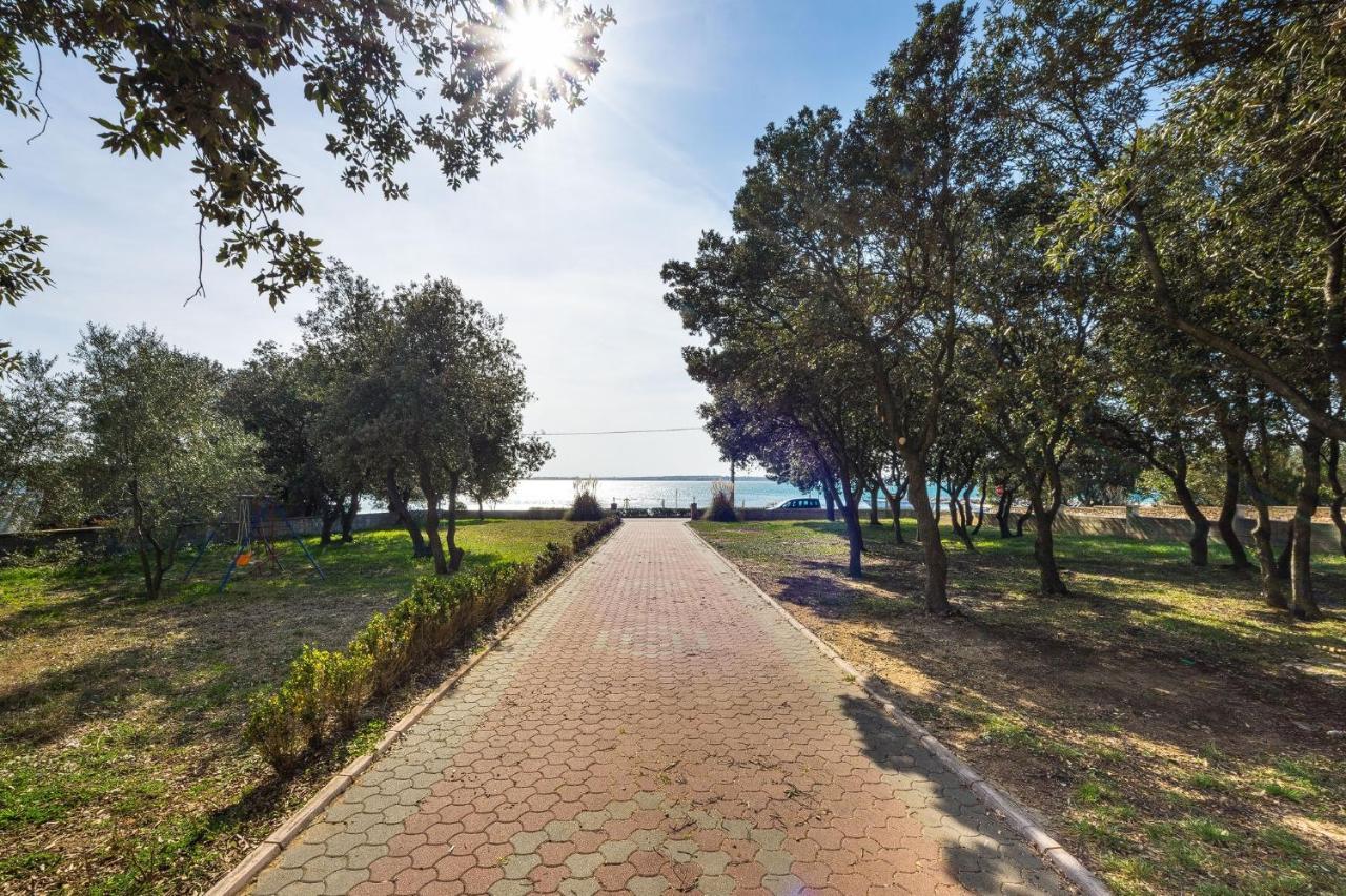 Apartments By The Sea Vrsi - Mulo, Zadar - 5951 Luaran gambar