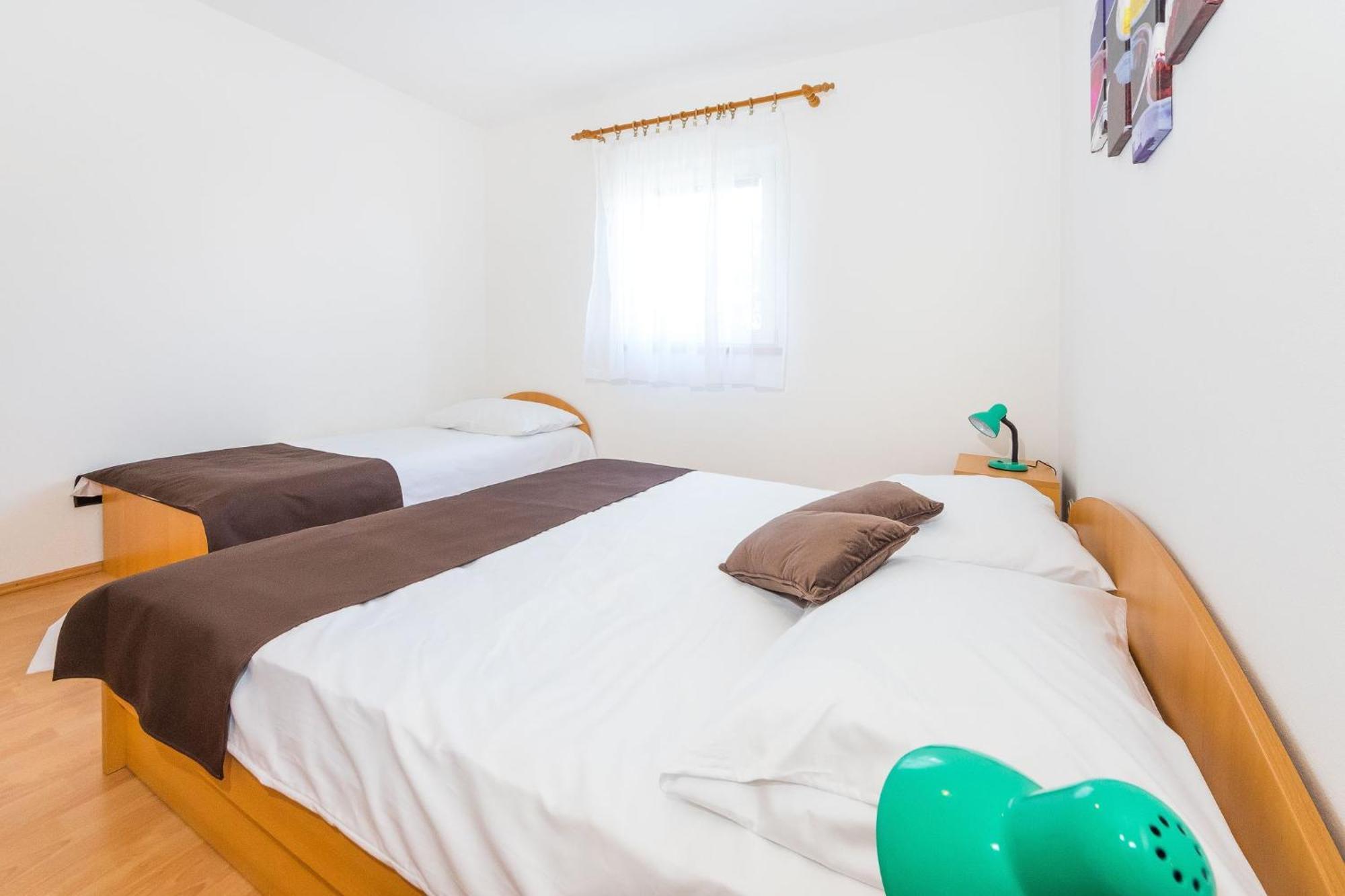 Apartments By The Sea Vrsi - Mulo, Zadar - 5951 Bilik gambar