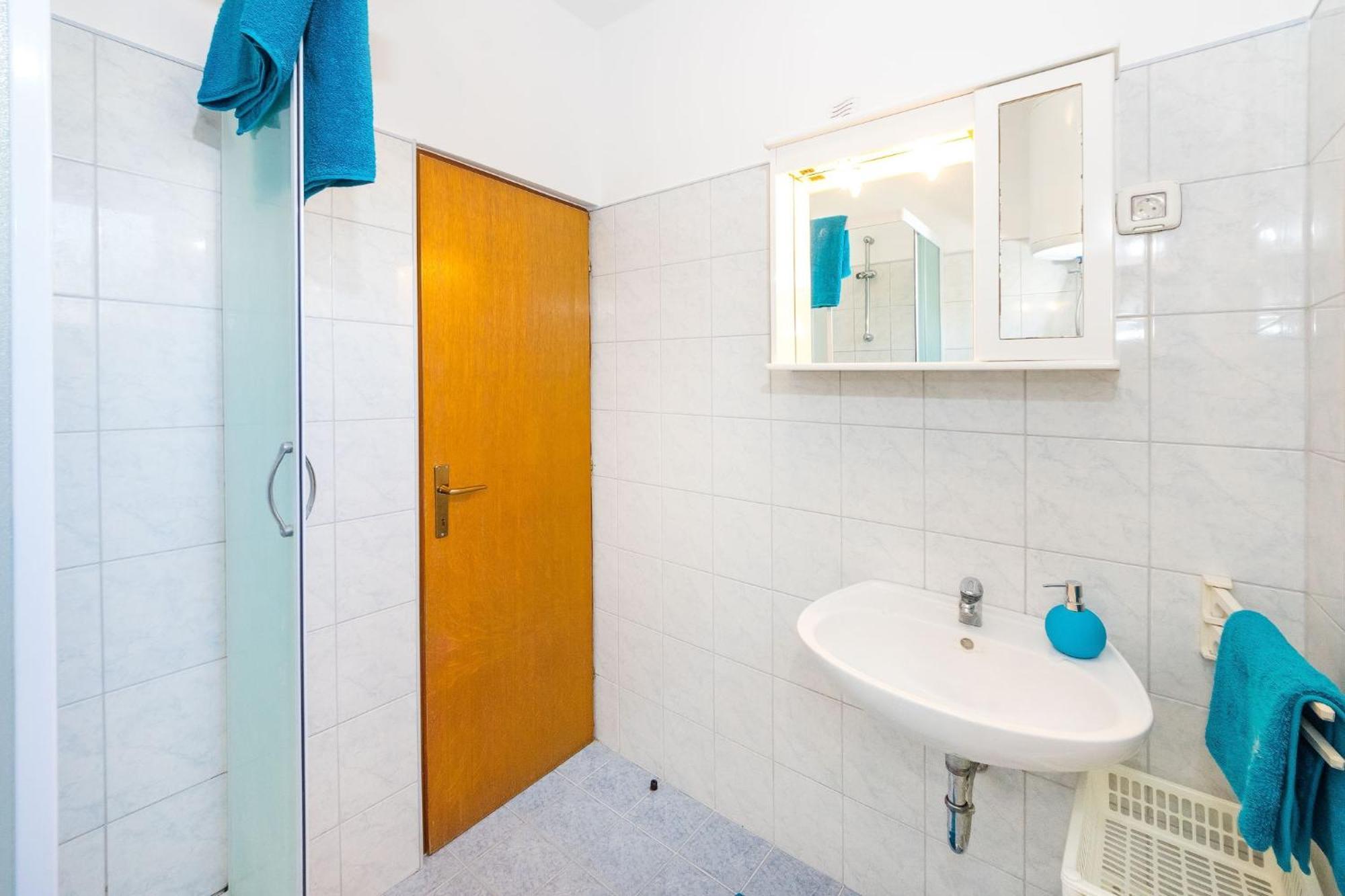 Apartments By The Sea Vrsi - Mulo, Zadar - 5951 Bilik gambar