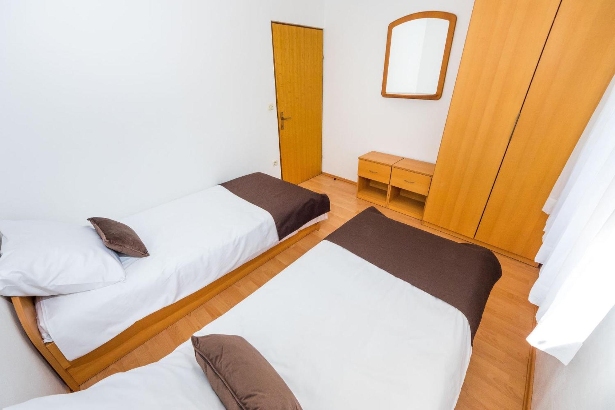 Apartments By The Sea Vrsi - Mulo, Zadar - 5951 Bilik gambar