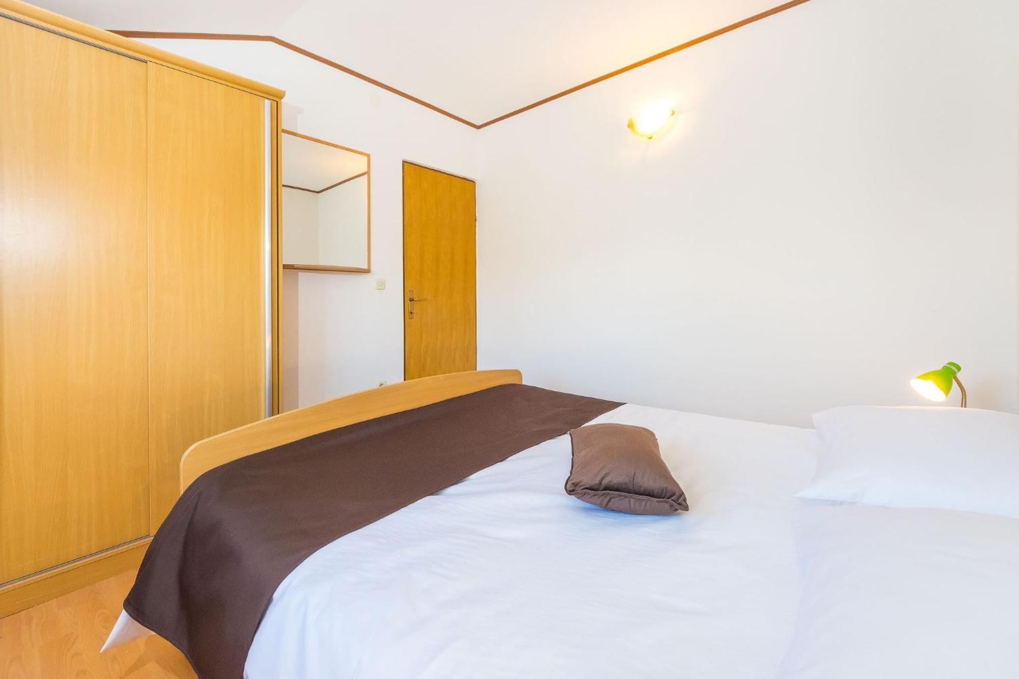 Apartments By The Sea Vrsi - Mulo, Zadar - 5951 Bilik gambar